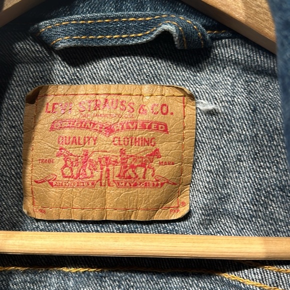 Vintage Levi’s Women’s Denim Jacket - Picture 3 of 6